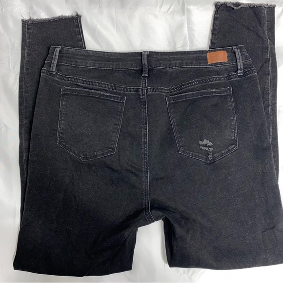 Women’s Jeans - Picture 4 of 6